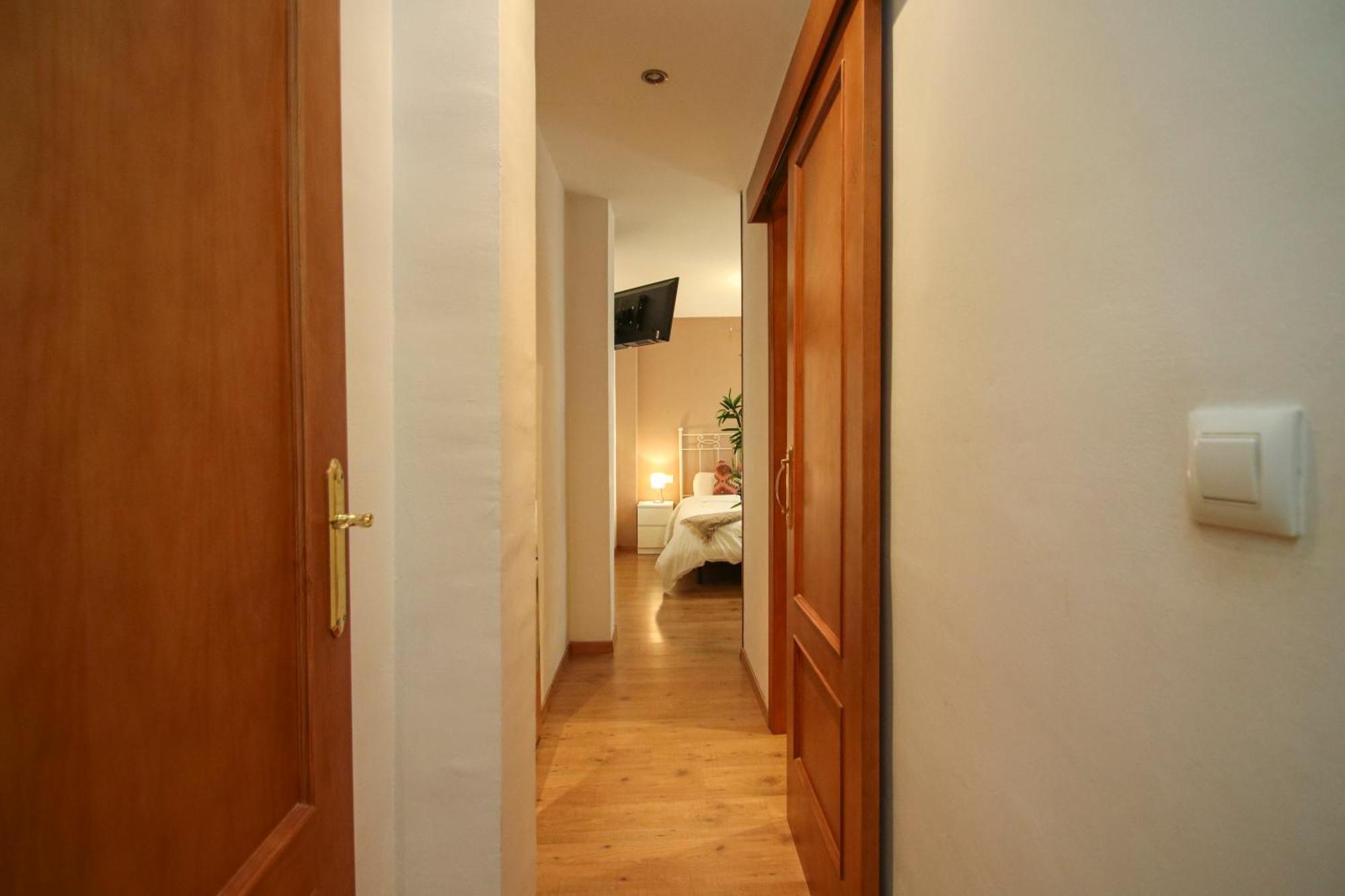 Spacious 2 Bedroom Apt In The Heart Of Triana Seville Exterior photo