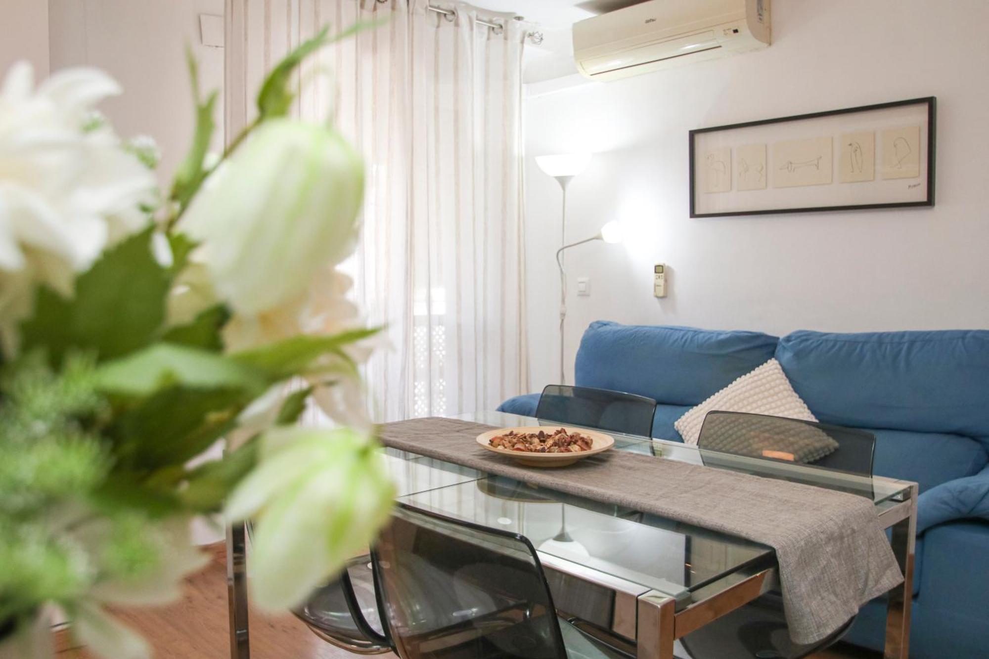 Spacious 2 Bedroom Apt In The Heart Of Triana Seville Exterior photo